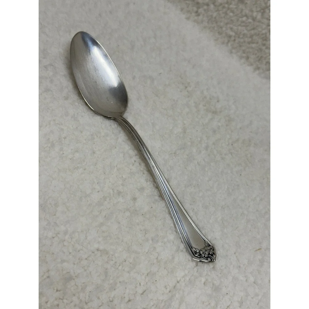 Wm Rogers & Son Serving Spoon Silver Kensington Pattern AA Silverplate 7.25in